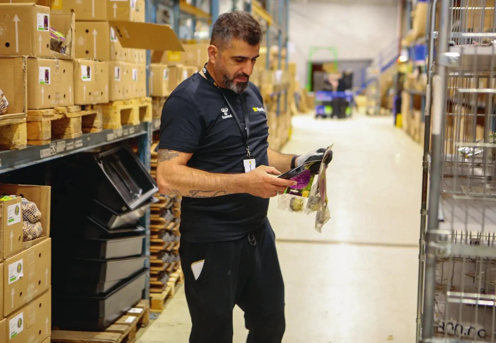 Team leader Millet picking goods for Hageglede at Spedify in Askim